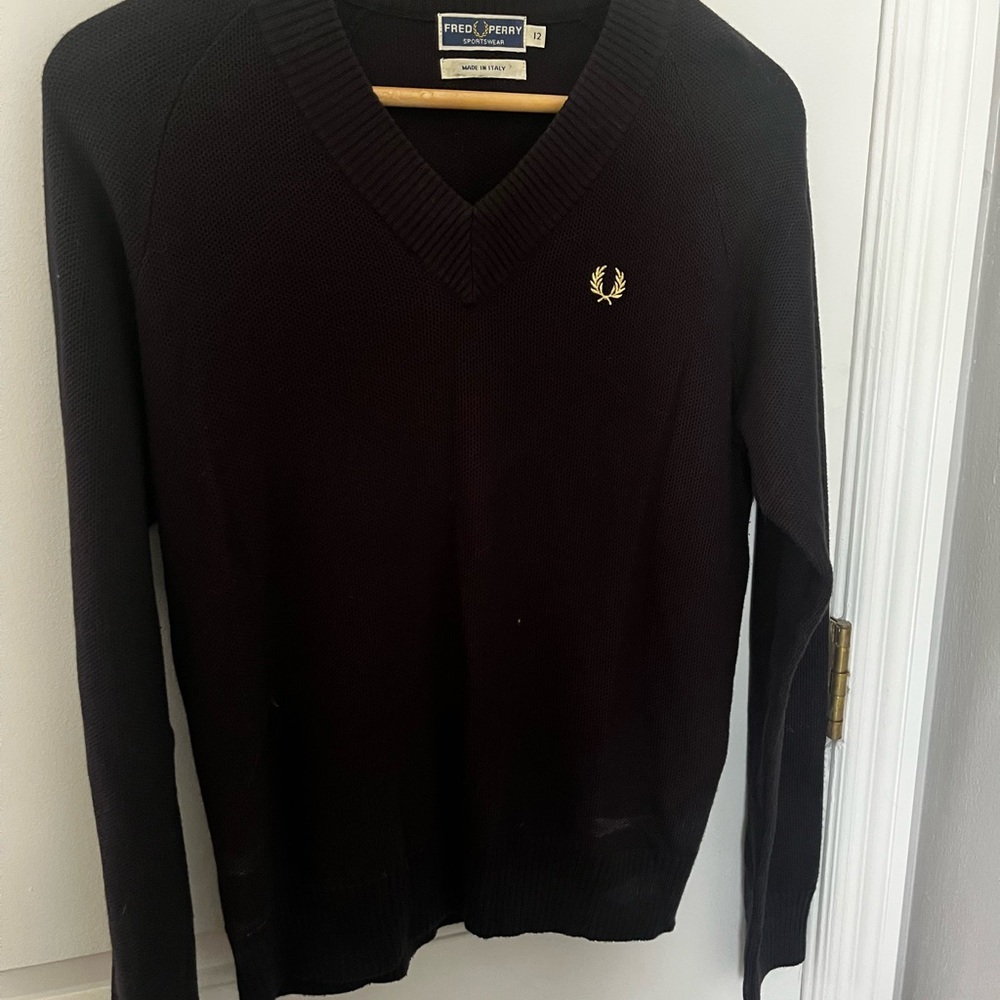 Fred Perry women’s black V-Neck Sweater